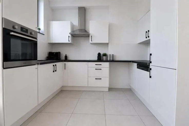 Köök - Apartment with City Views in Charleroi