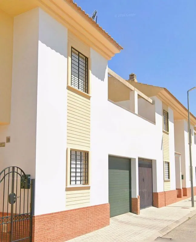 Välivaade - Terraced Semi-Detached House in Mairena del Alcor