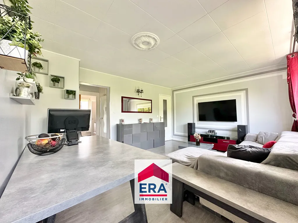 Elutuba - 4-Piece Flat with Parking in Houilles