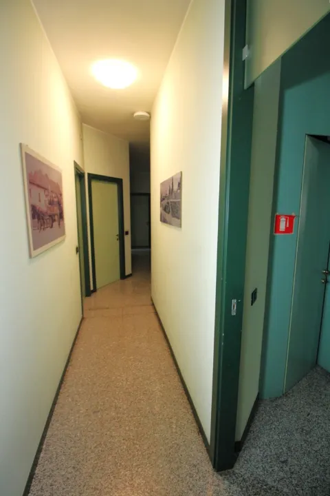 Esik - Office with Parking in Central Lainate