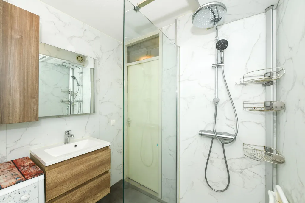 Salles de bain - Corner Flat with Balcony in Schothorst