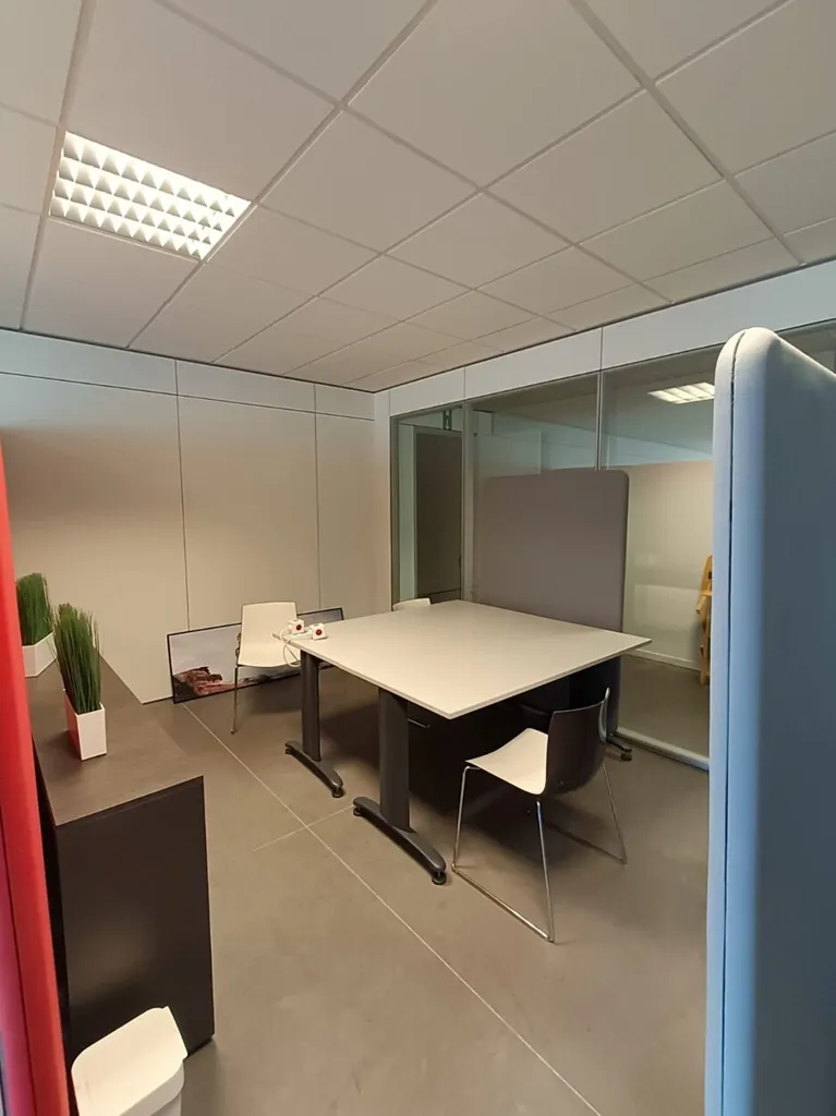 Bureau - Espace de Bureau avec Beaucoup de Luminosité près de l'E313 à Geel