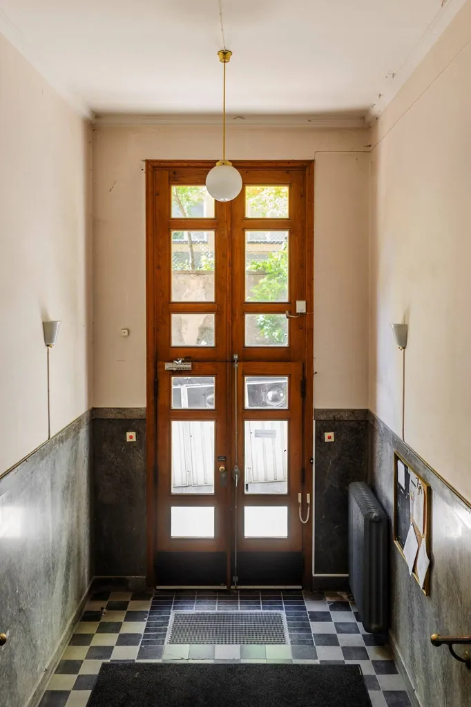 Esik - 1920s Flat with Balcony in Södermalm