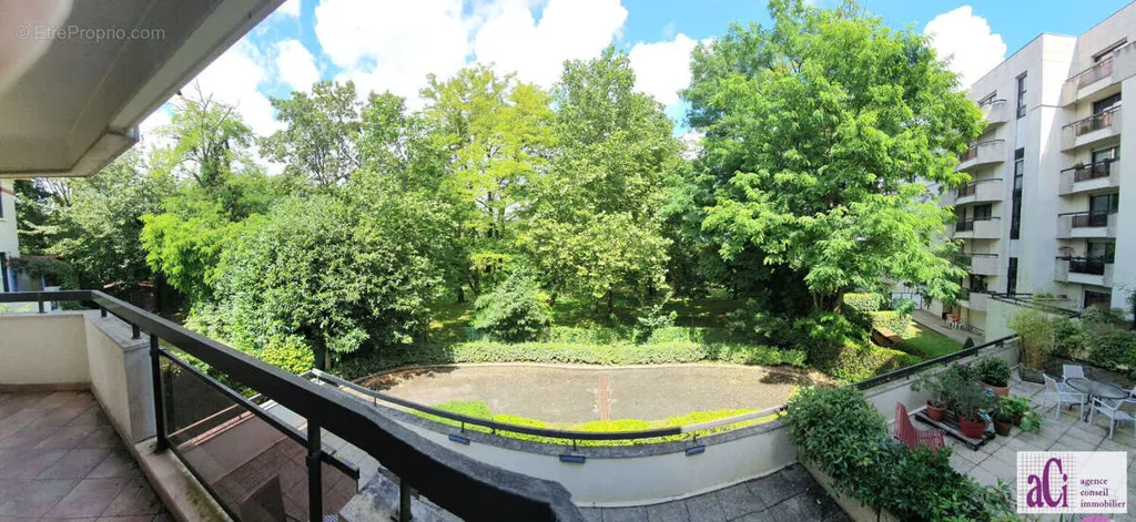 Rõdu - 4-Piece Apartment with Balcony in Chatillon