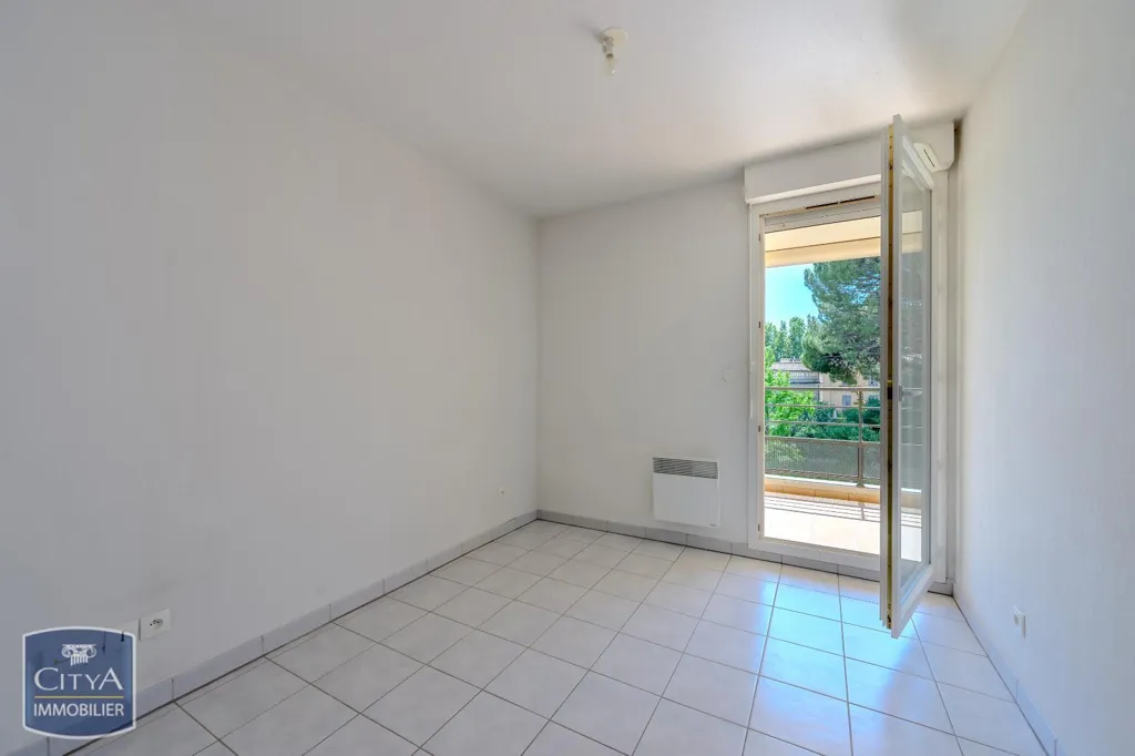 Stanze - 3-Bed Apartment with Terrace in Carpentras
