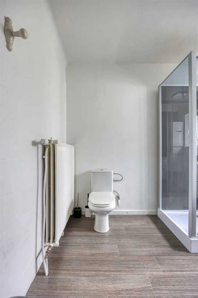 4 magamistoaga maja asukohas Court-Saint-Etienne