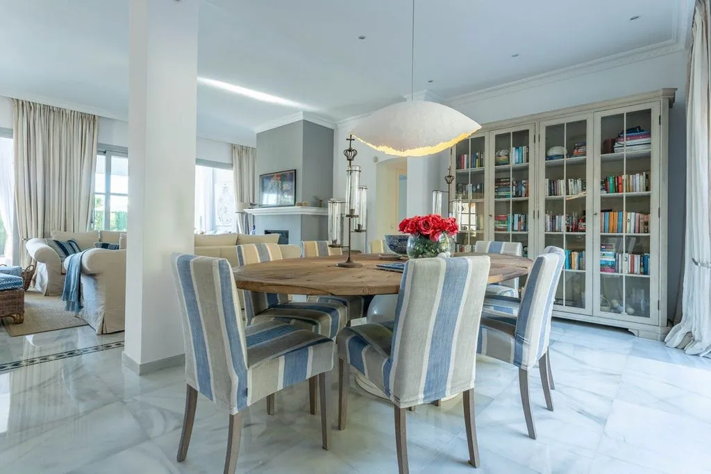 Söögituba - Detached House with Pool in Sierra Blanca, Marbella