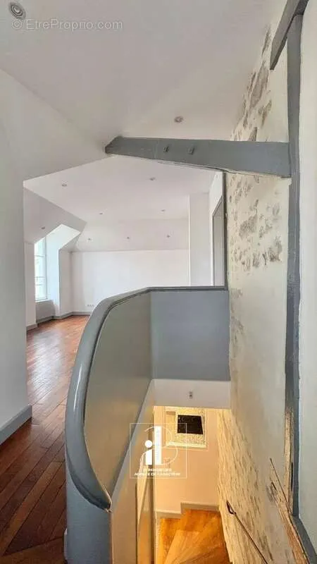 Pièces - Appartement Duplex avec Cour Privative à Fontainebleau