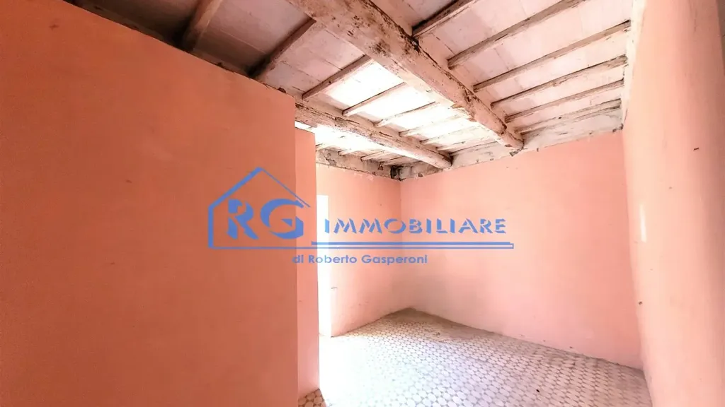 Pièces - Terraced House for Renovation in Lubriano