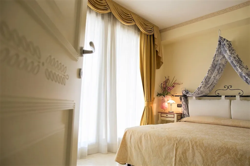Triplex with Pool Terrace in Desenzano del Garda