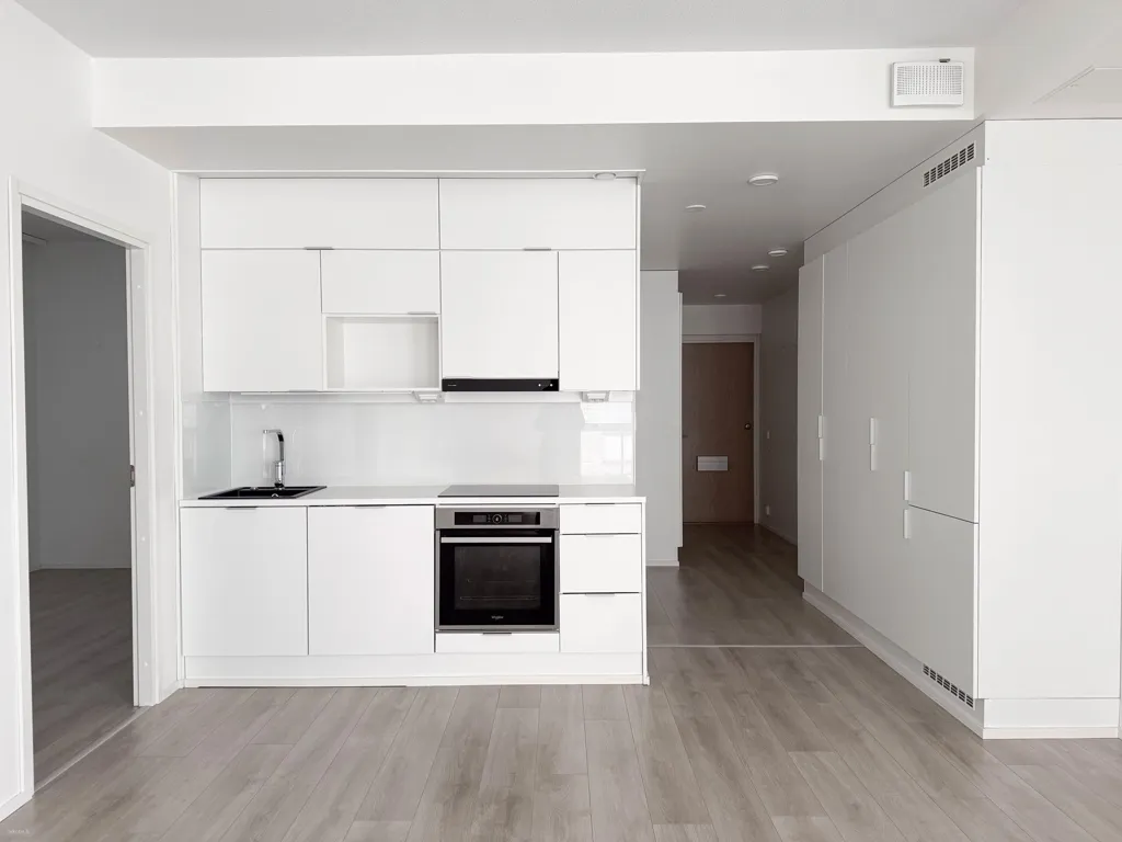 Köök - Compact Triplex with Balcony in Vartiokylä, Helsinki