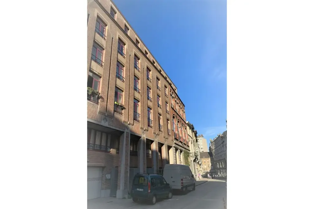 Esterno - Duplex with High Ceilings near Squares District