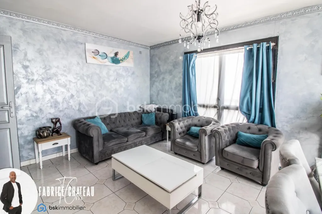 Elutuba - 3-Bed Flat with Balcony in Central Location