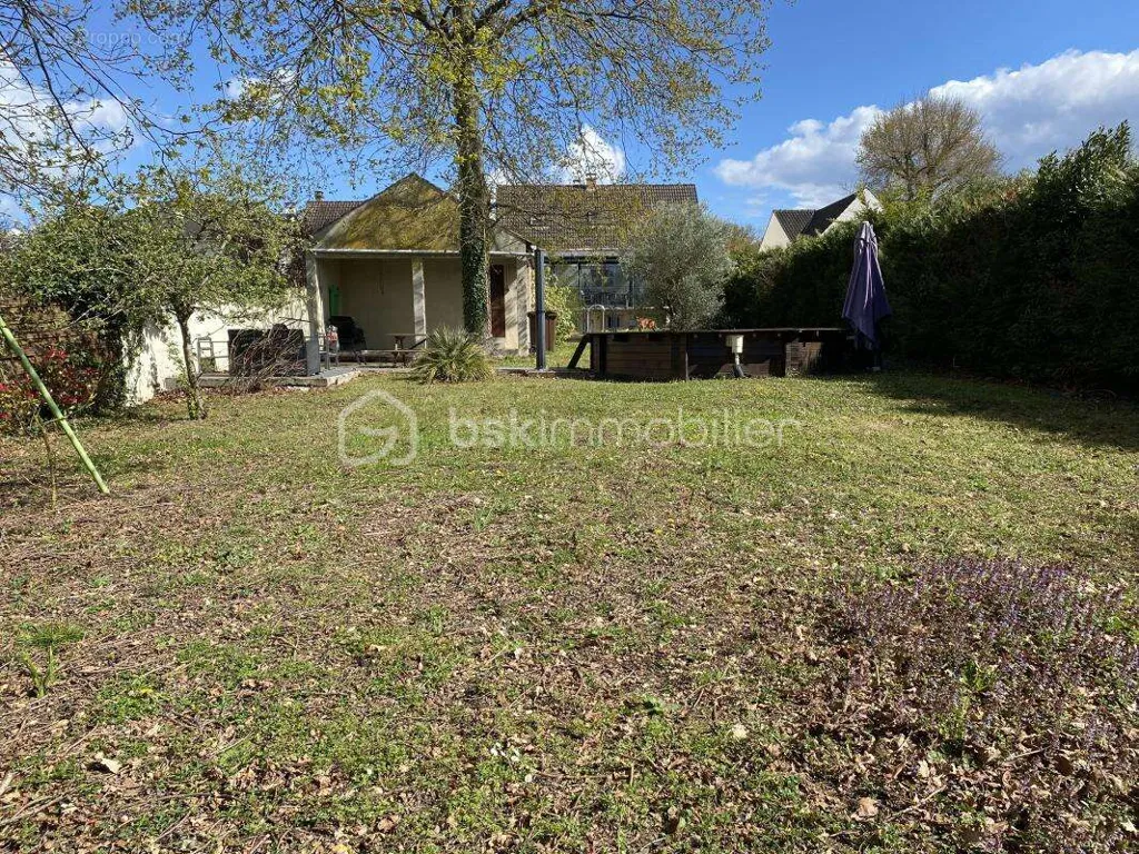Aed - House with Pool in Saintry-sur-Seine