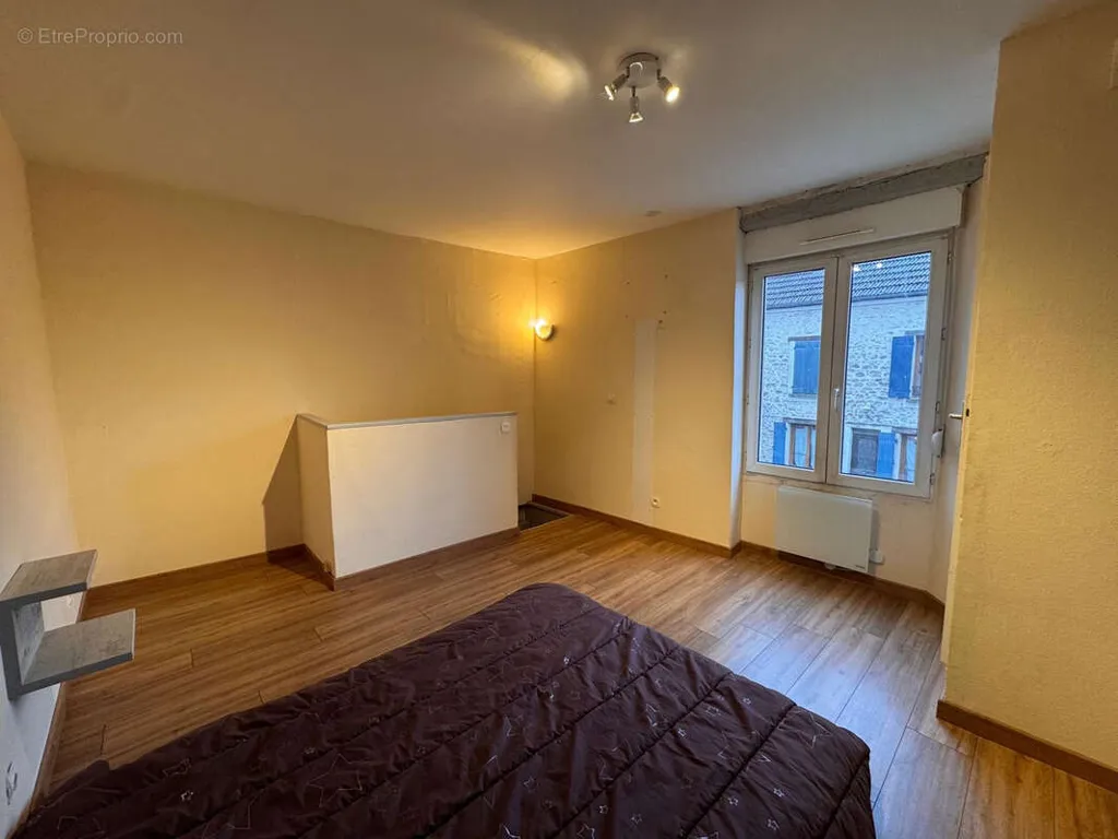 Chambres - Appartement Duplex avec Jardin d'Entrée à Cerny
