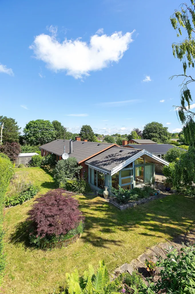 Aed - 1961 Villa with Garden in Lynge