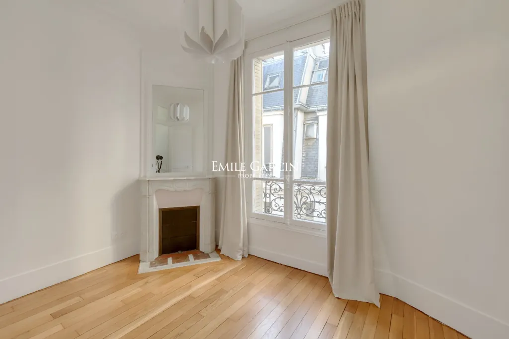 Elutuba - Paris Apartment with Tour Eiffel View