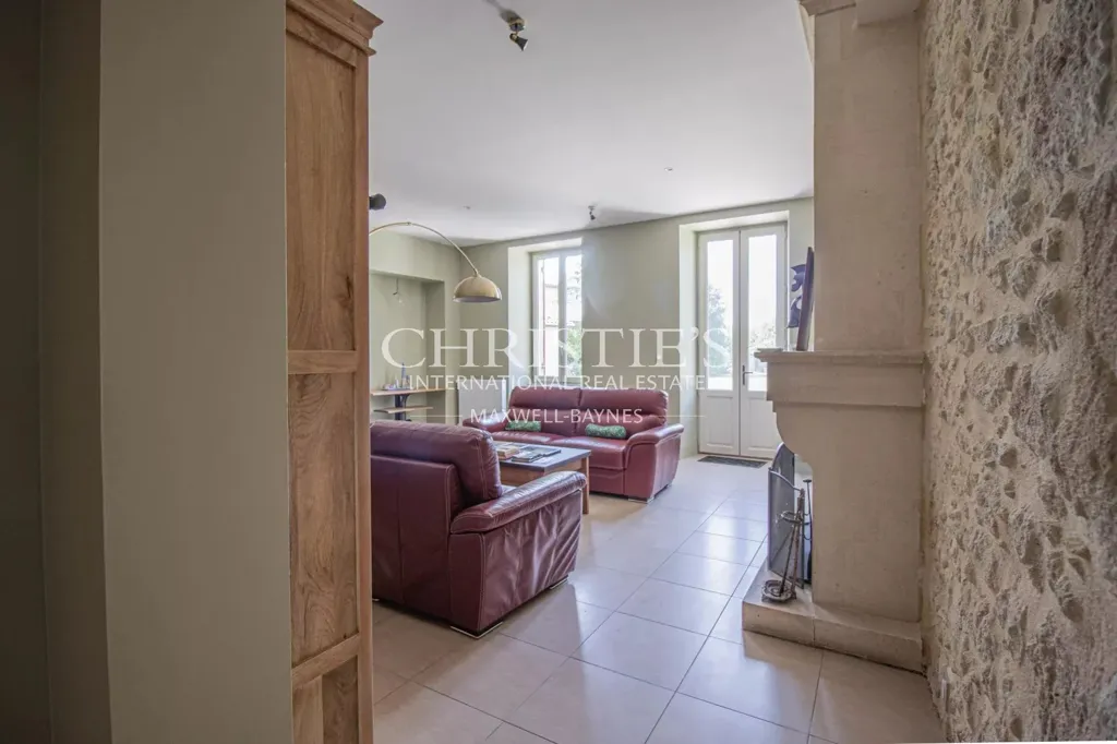 Elutuba - Converted Surgery Home with Garden in Bastide Village