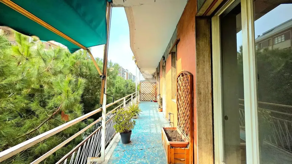 Balcon - Apartment with Balcony in Savona