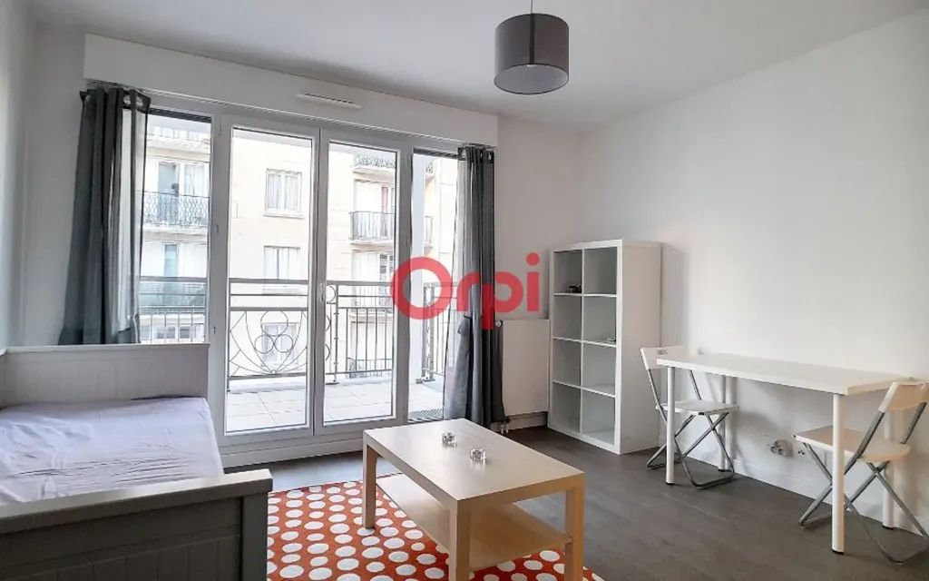Chambres - Appartement Meublé avec Balcon à Suresnes