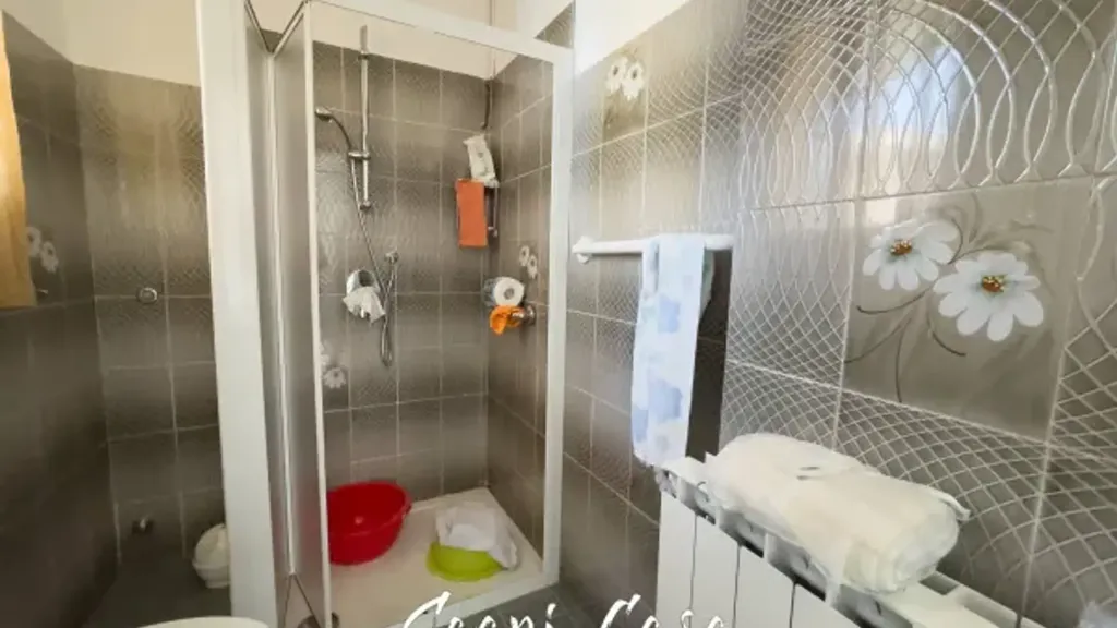 Bathrooms - Detached House with Garden in Mezzomerico