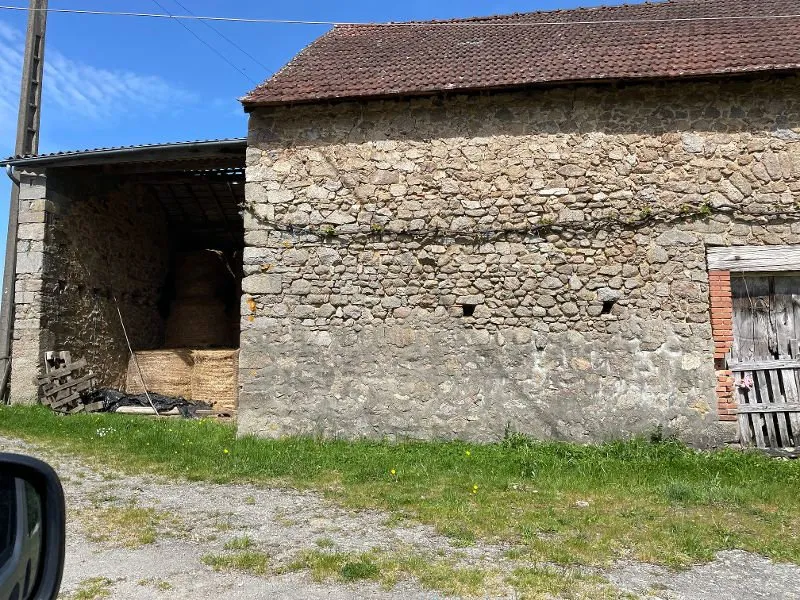 Välivaade - Farmhouse with 12 Hectares in Creuse