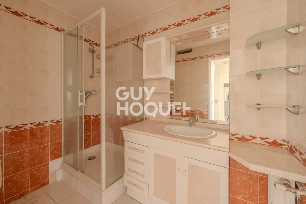 Vannitoad - 2-Bedroom Flat with West Exposure in Paris 12
