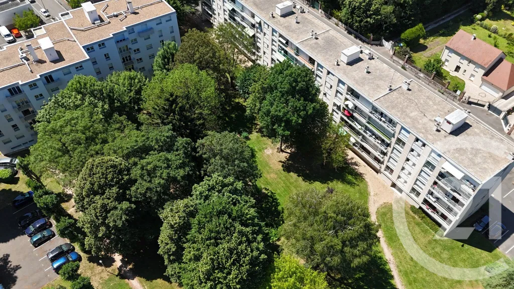 Vue aérienne - Appartement avec Vue sur Parc à Épernon