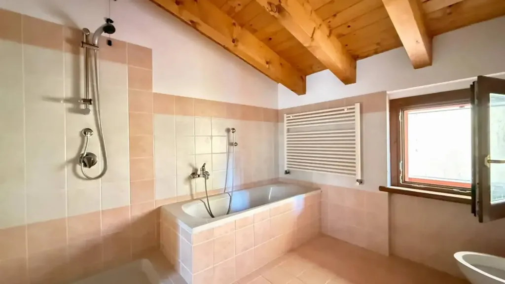 Vannitoad - Rustic-Style Apartment with Panoramic View in Casazza