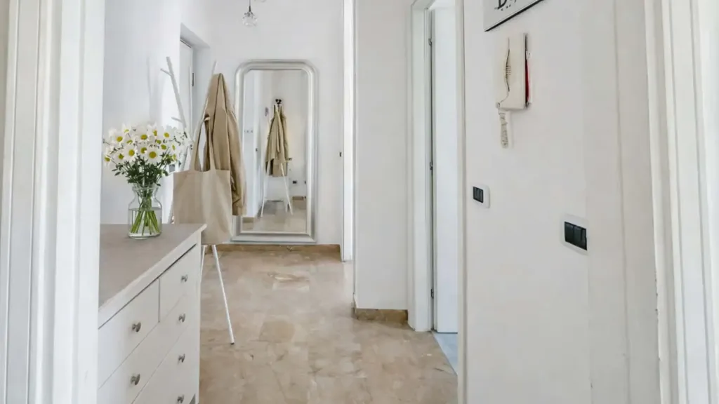 Ingresso - One-Bedroom Apartment with Balcony in Milan