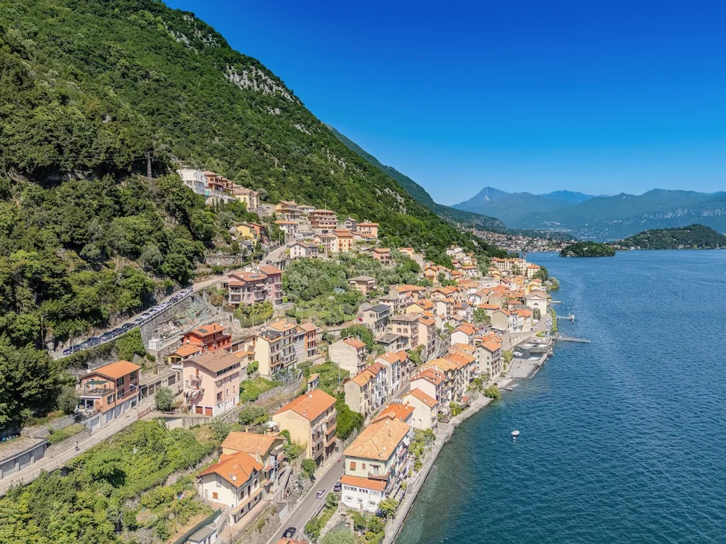 Luxury Villa with Lake Views in Colonno
