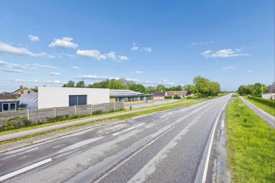 Extérieur - Versatile Business Property with Production and Storage in Lundby