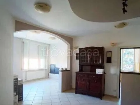 Esik - Second Floor Apartment with Ripostiglio in Piobbico