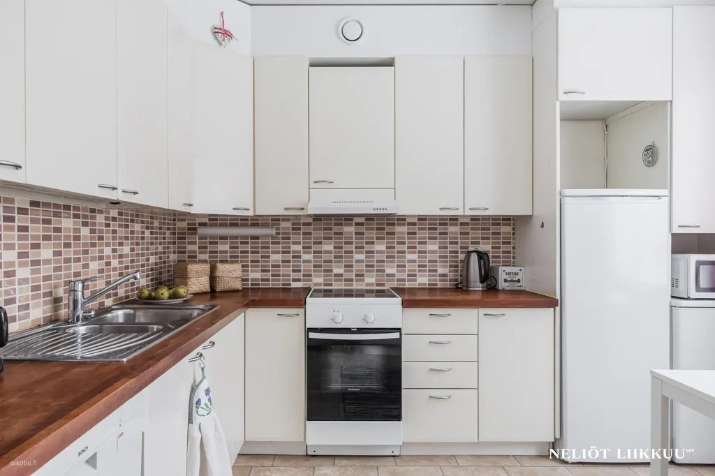 Cuisine - Modernised Apartment with South-East Terrace in Vantaa