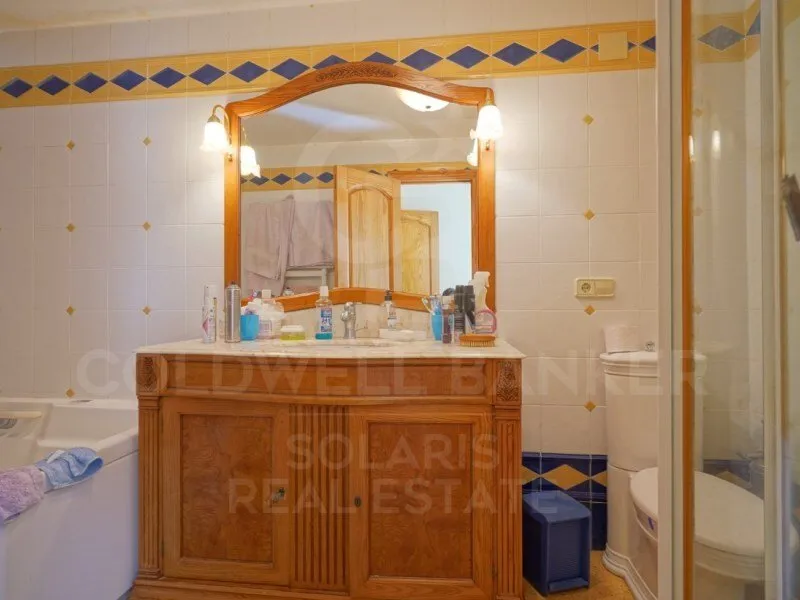 Bathrooms - Traditional Villa with Panoramic Views in Javea