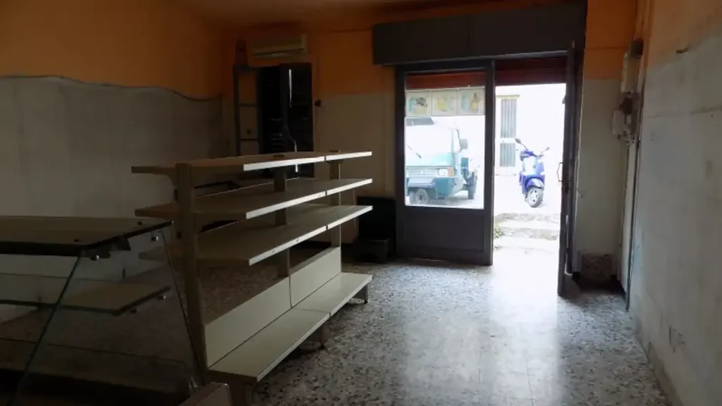 Pièces - Rustic Cottage for Renovation in Imperia