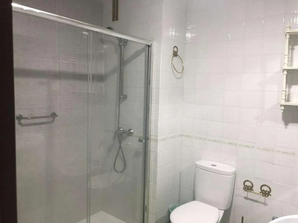 Vannitoad - 2-Bedroom Flat with Terrace in Fuengirola