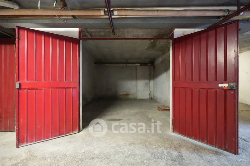 Garaaž - Apartment to Renovate with Balcony in Modena