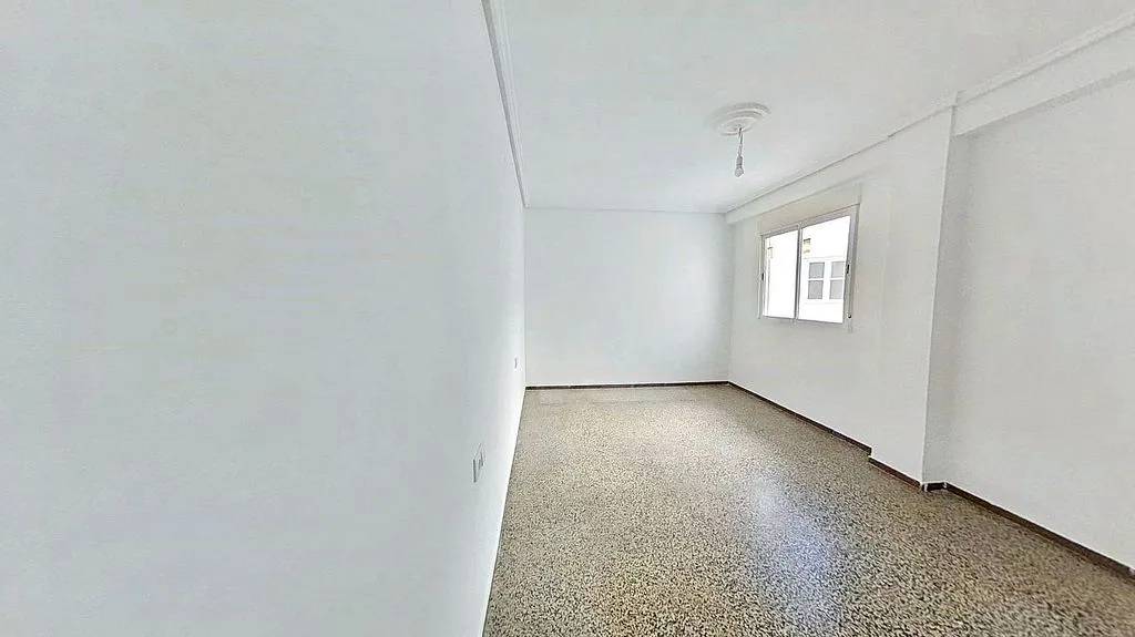 Pièces - 3-Bedroom Apartment with Sea Access in Valencia