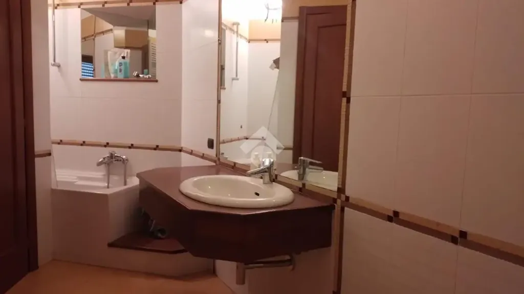 Salles de bain - Apartment with Balcony in Castrolibero