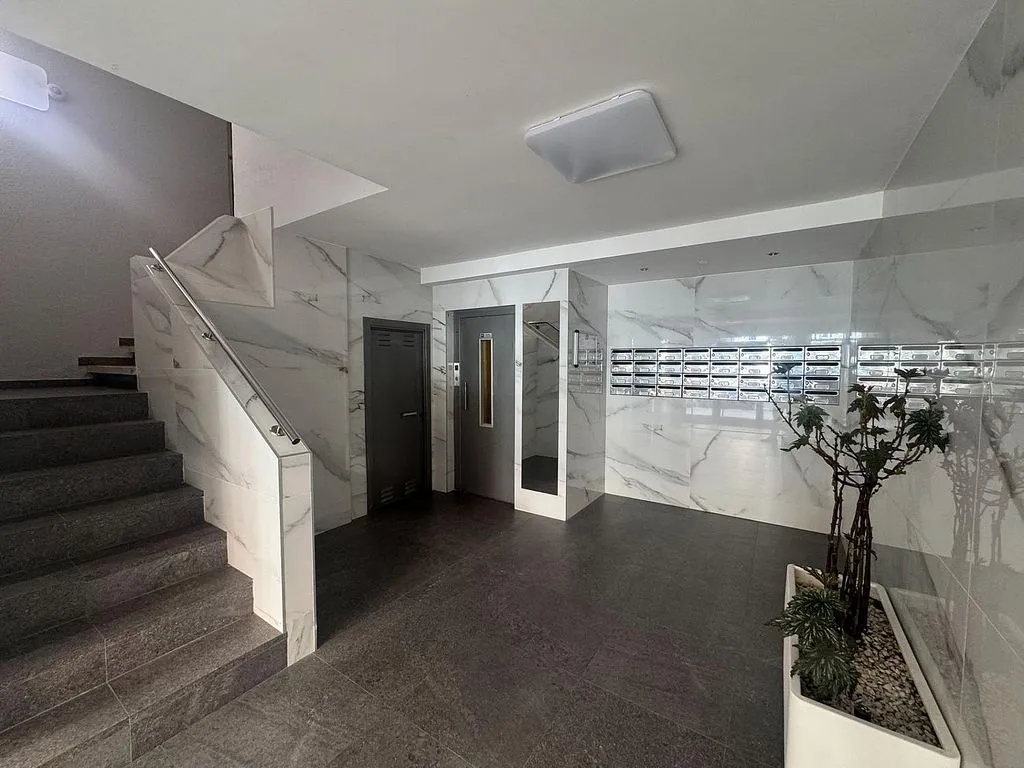 Esik - Spacious Apartment with Garage in Pajarillos