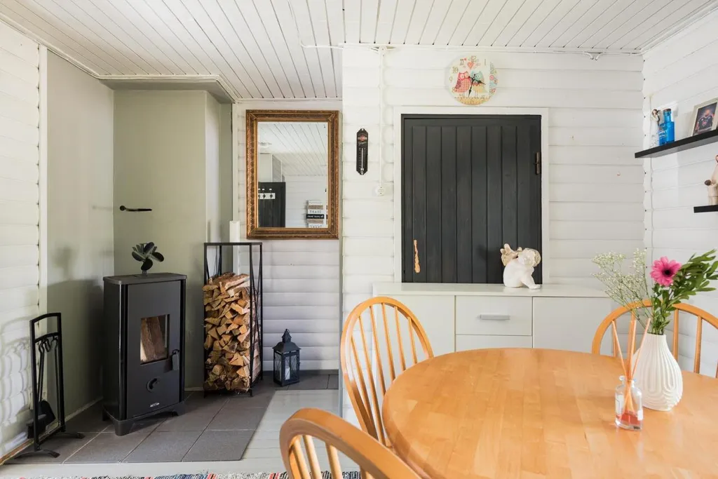Salle à manger - Cottage with Sauna and Lake View in Teisko