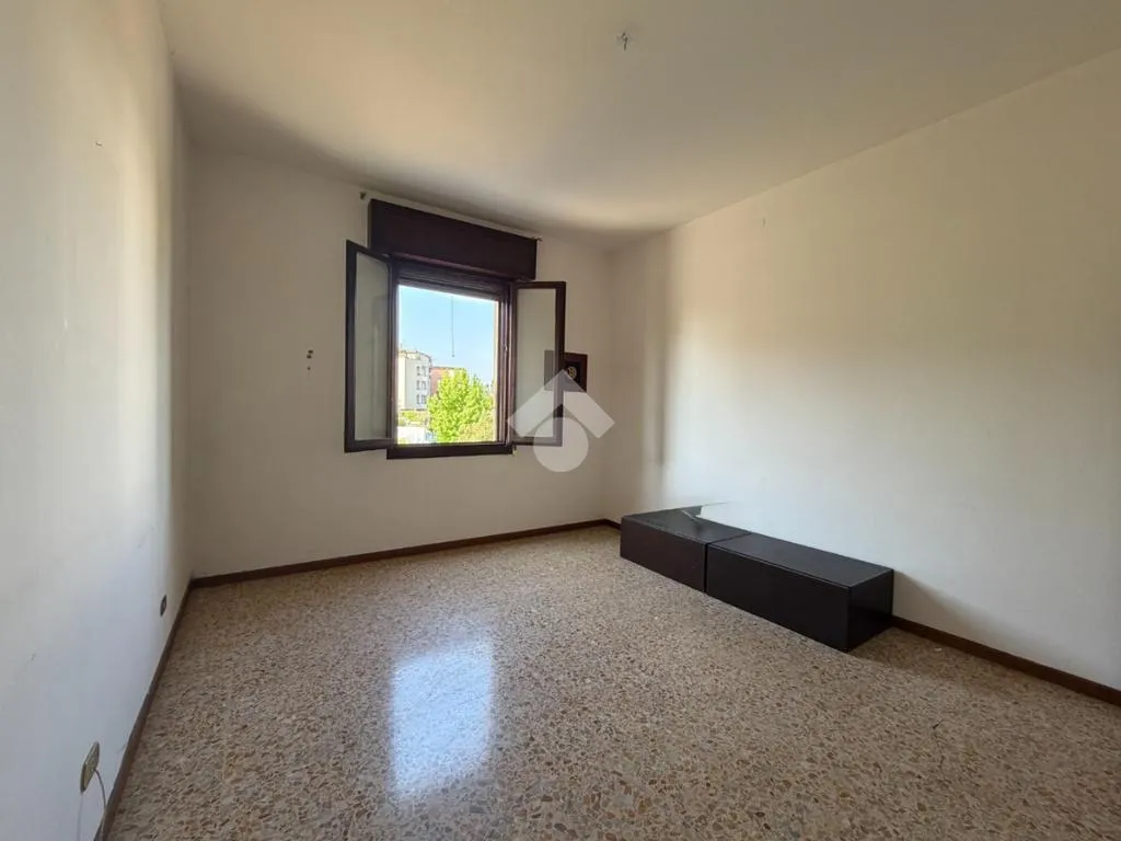 Toad - 3-Bedroom Apartment with Terrace in Modena
