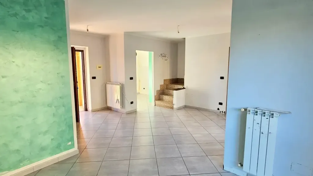 Esik - Detached Villa with Private Garden in Cigliano