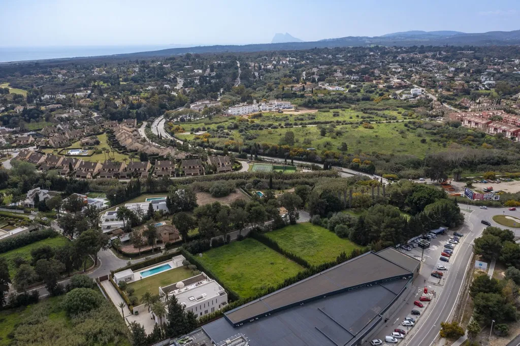 Õhuvaade - Exclusive Plot with Golf Club Proximity in Sotogrande