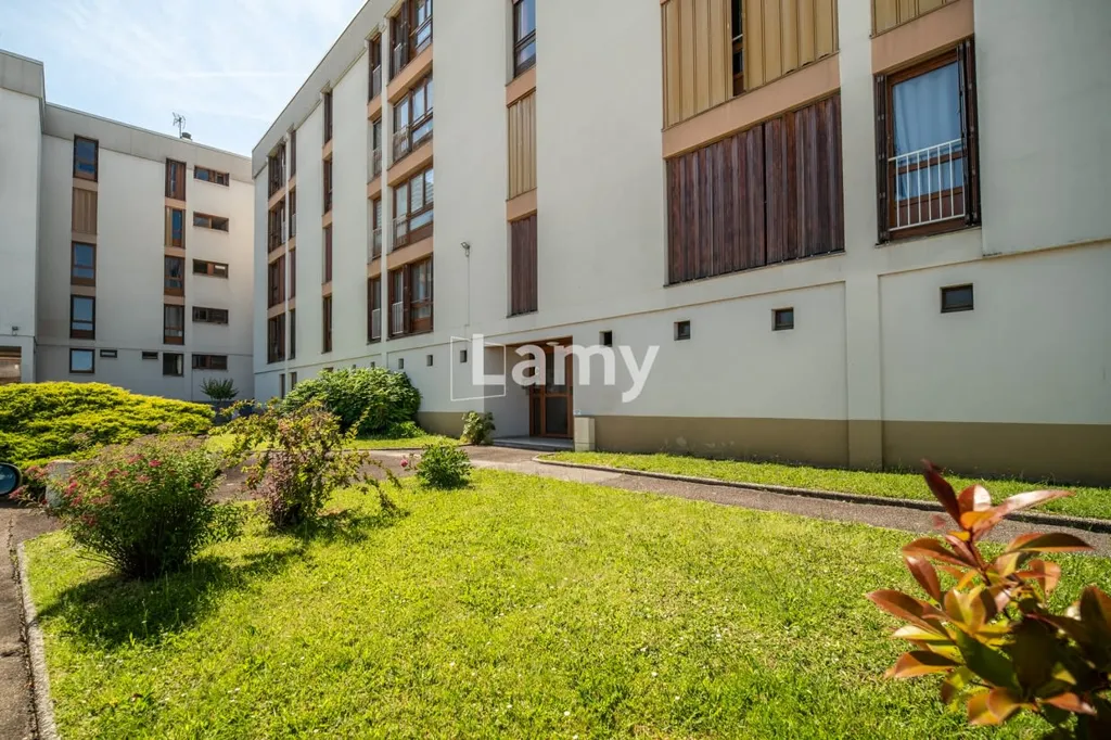 Jardin - Appartement Rénové avec Garage à Limoges