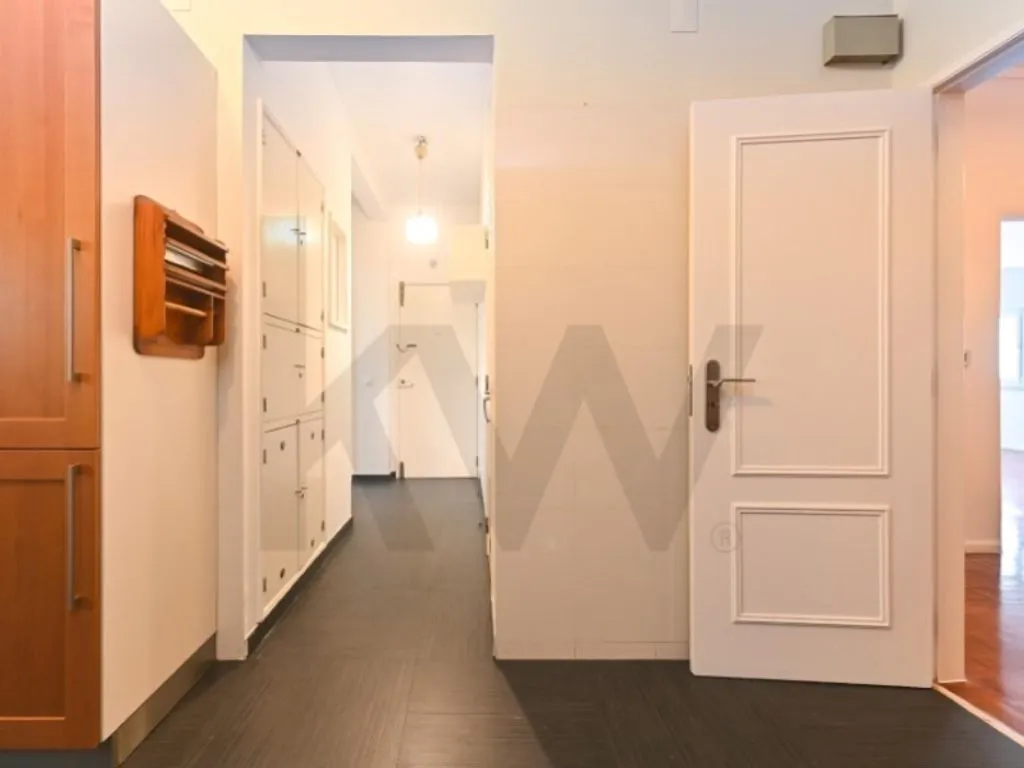 Esik - Luxury Flat with Generous Space in Lisbon