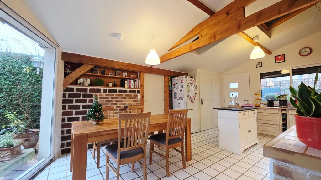 Salle à manger - Maison de Ville avec Jardin et Garage près du Centre de Bourges