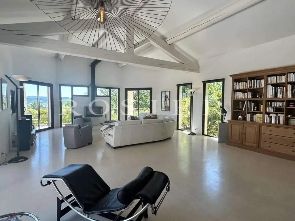Living Room - Luxury Villa with Pool in Saint-Saturnin-lès-Apt