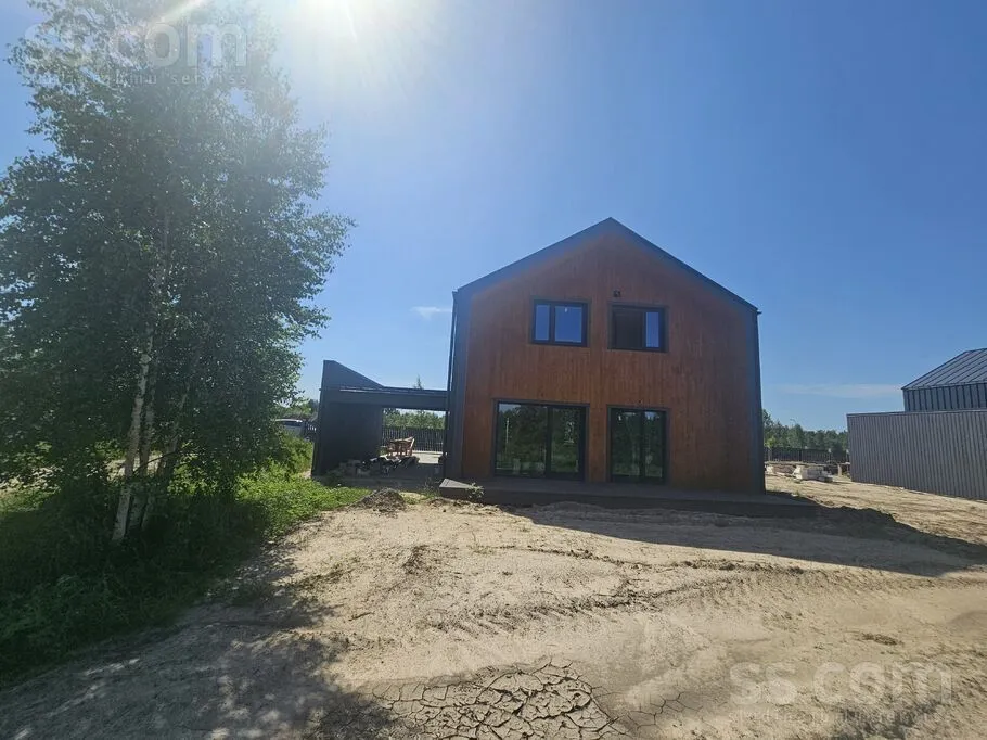 Välivaade - Two-Storey House with Terrace in Ielejas